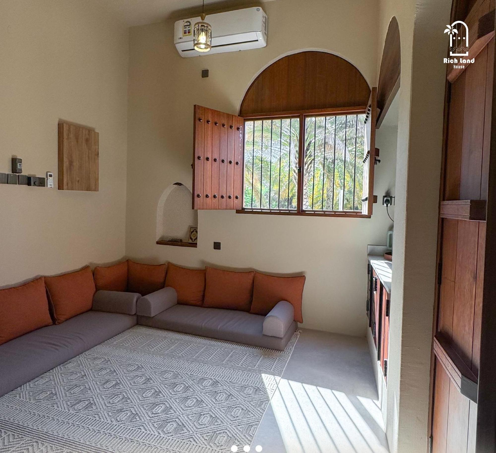 بيت أرض الثراء Rich Land House 尼兹瓦 外观 照片